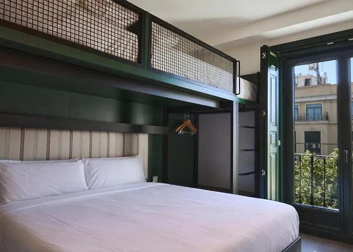 LATROUPE Prado Hostel